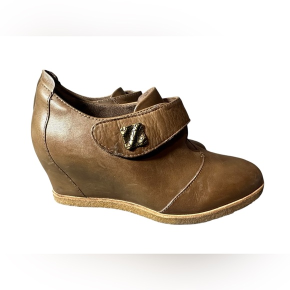 Earth Shoes - Earth Zanza Bark Brown Leather Wedge Ankle Booties Size 9.5 B Hook & Loop. Bin8